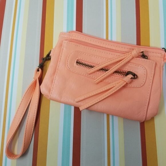 New Wristlet Wallet. Faux leather. - Picture 1 of 8